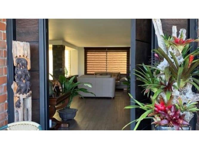 Casa de 4 alcobas en venta en Llano Grande, Rionegro, 260 m² · foto 2 de 24