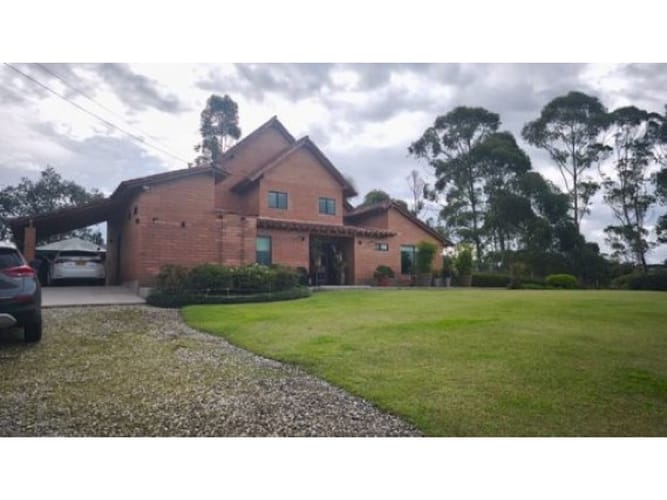 Casa de 4 alcobas en venta en Llano Grande, Rionegro, 260 m² · foto 3 de 24