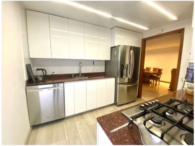 Apartamento de 3 alcobas en venta en El Poblado, Medellín, 180 m² · foto 4 de 16