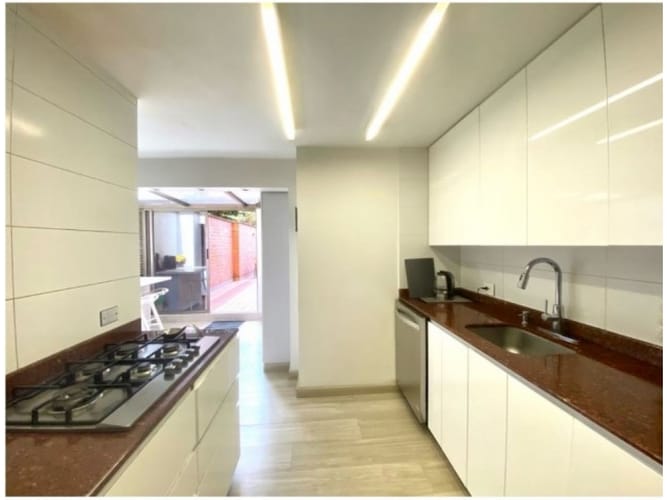 Apartamento de 3 alcobas en venta en El Poblado, Medellín, 180 m² · foto 5 de 16
