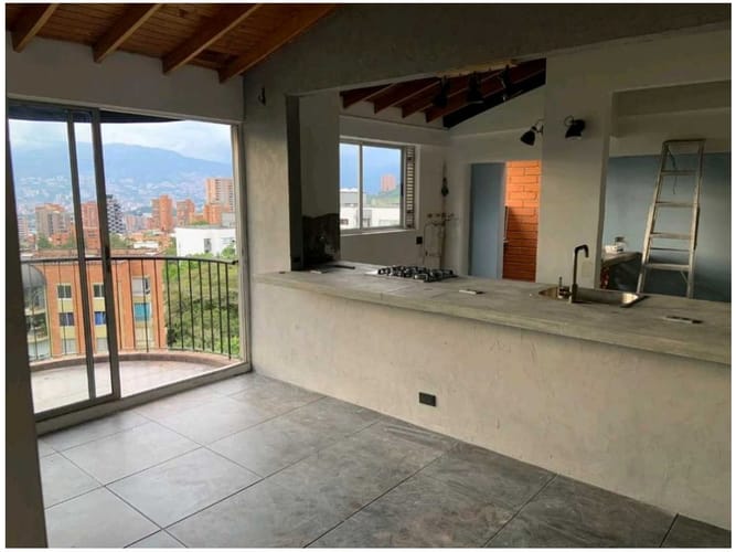 Apartamento de 2 alcobas en venta en Los Naranjos, Medellín, 93 m² · foto 2 de 16