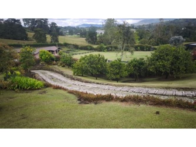 Casa de 4 alcobas en venta en Llano Grande, Rionegro, 260 m² · foto 20 de 24