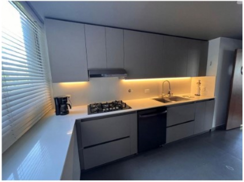 Apartamento en venta en El Poblado, Medellín · foto 5 de 24