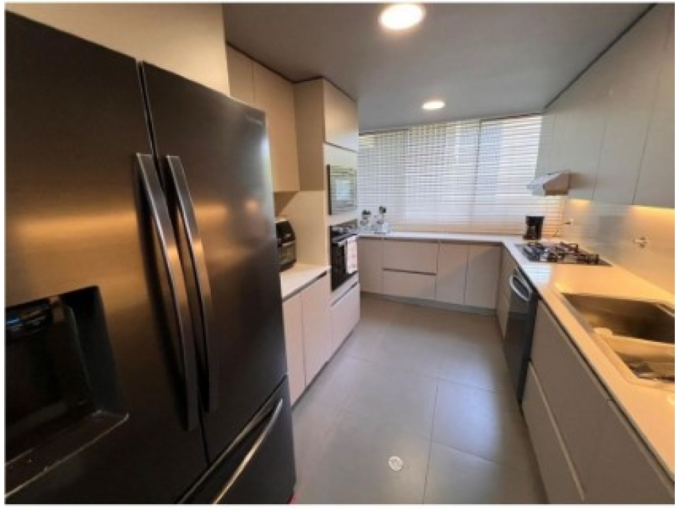 Apartamento en venta en El Poblado, Medellín · foto 6 de 24
