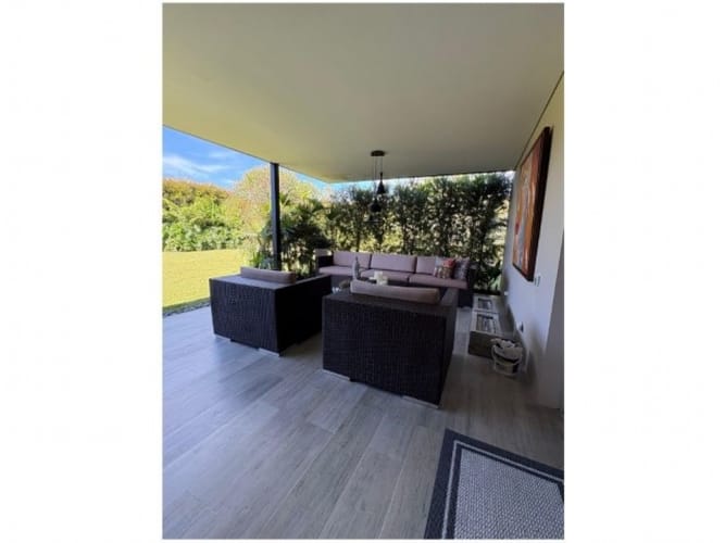 Casa de 3 alcobas en venta en Llano Grande, Rionegro, 480 m² · foto 2 de 15