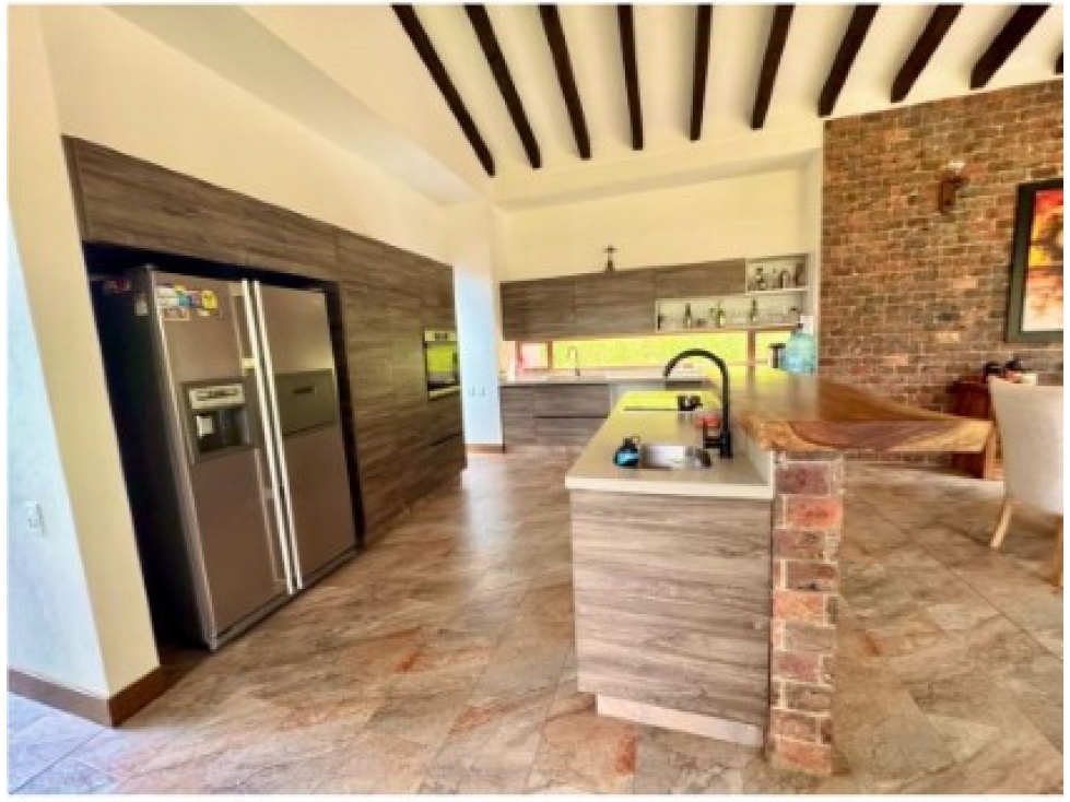 Casa de 4 alcobas en venta en Loma Del Escobero, Envigado, 376 m² · foto 2 de 19