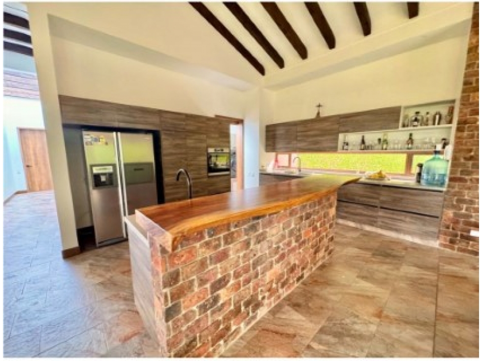 Casa de 4 alcobas en venta en Loma Del Escobero, Envigado, 376 m² · foto 3 de 19