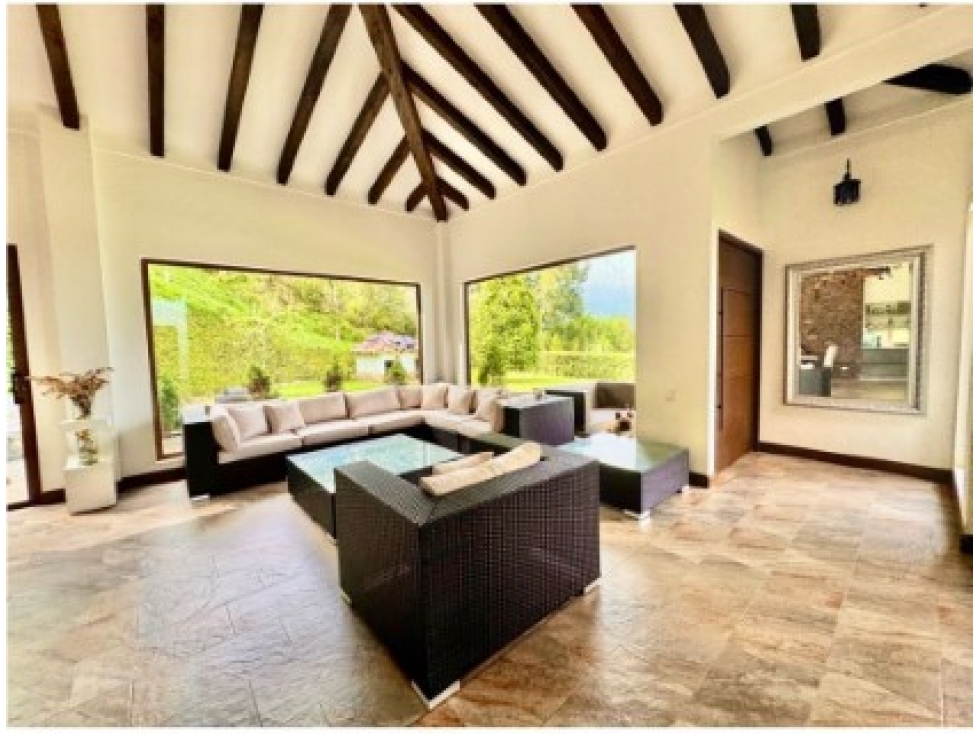 Casa de 4 alcobas en venta en Loma Del Escobero, Envigado, 376 m² · foto 5 de 19