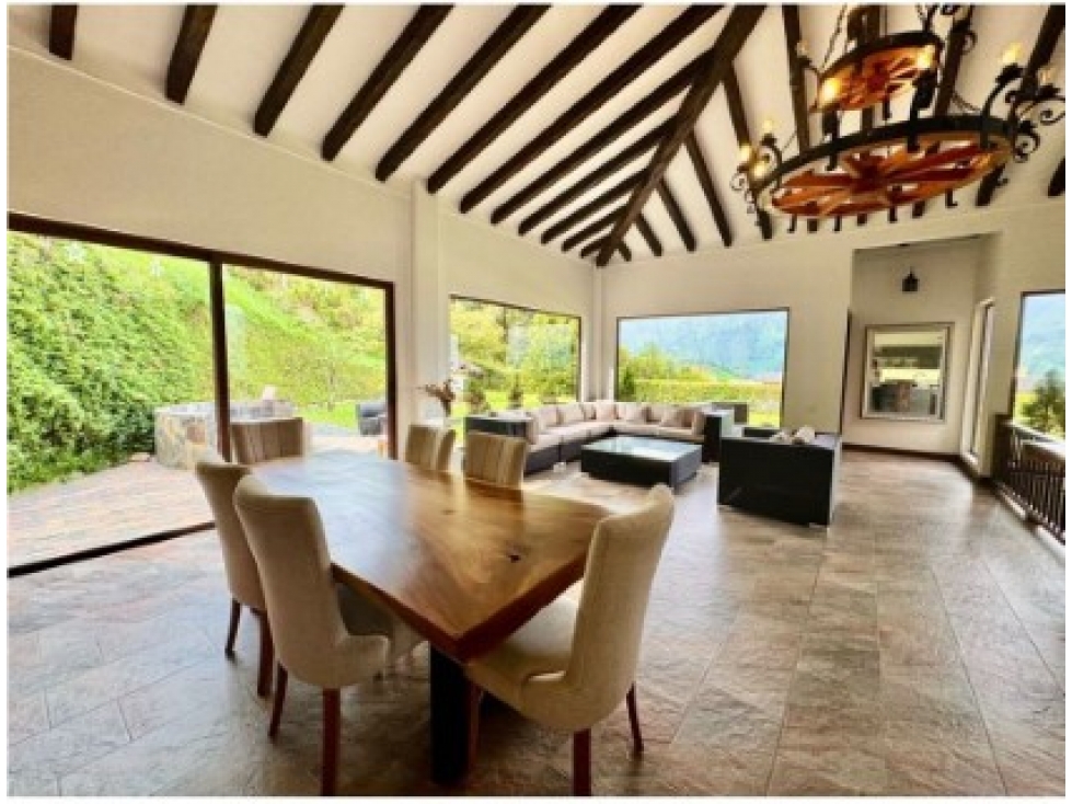 Casa de 4 alcobas en venta en Loma Del Escobero, Envigado, 376 m² · foto 6 de 19