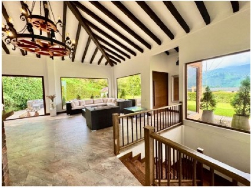 Casa de 4 alcobas en venta en Loma Del Escobero, Envigado, 376 m² · foto 12 de 19