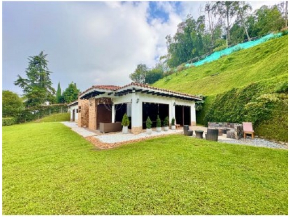 Casa de 4 alcobas en venta en Loma Del Escobero, Envigado, 376 m² · foto 17 de 19