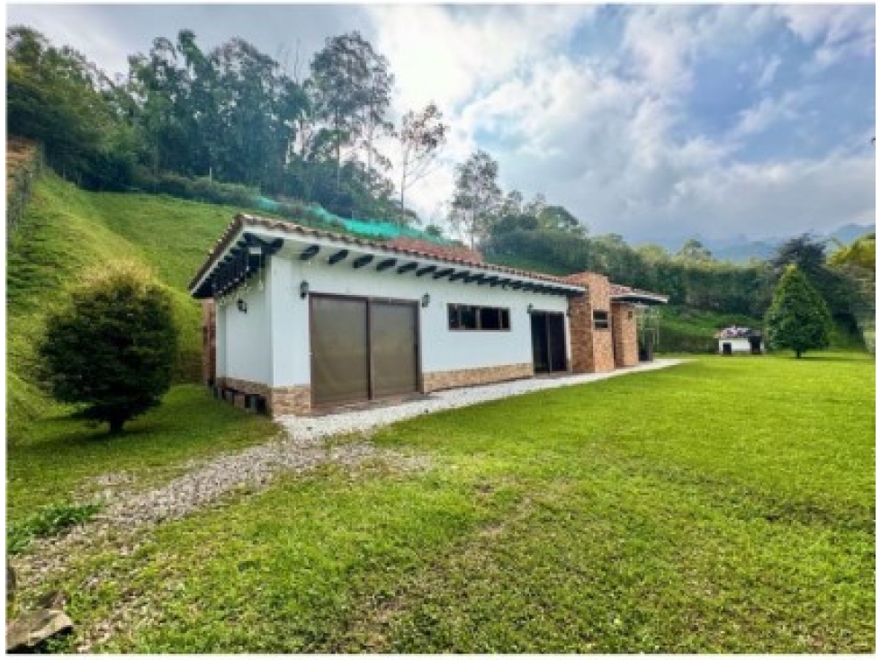 Casa de 4 alcobas en venta en Loma Del Escobero, Envigado, 376 m² · foto 18 de 19