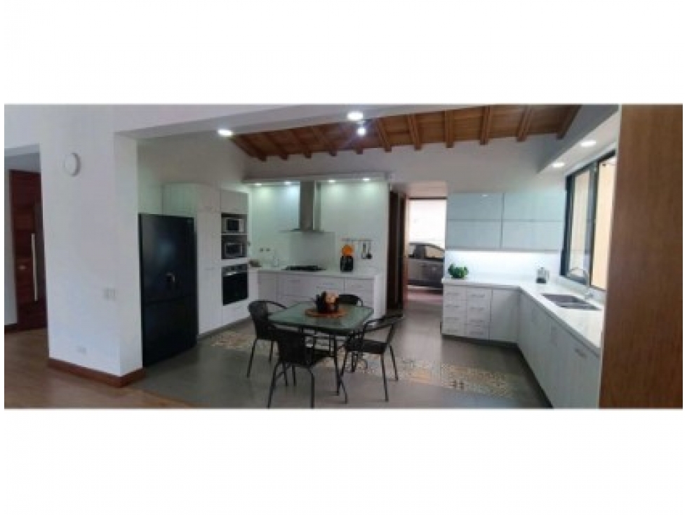 Casa de 3 alcobas en venta en Altos Del Escobero, El Retiro, 290 m² · foto 2 de 16