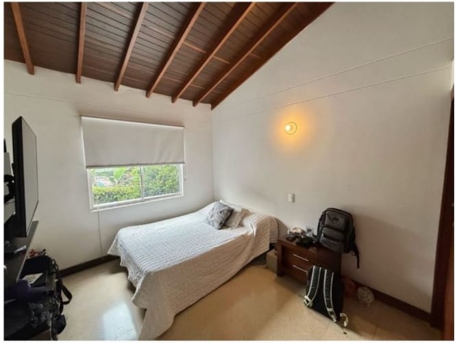 Casa de 3 alcobas en venta en San Lucas, Medellín, 248 m² · foto 10 de 20