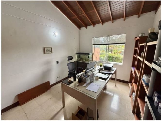 Casa de 3 alcobas en venta en San Lucas, Medellín, 248 m² · foto 15 de 20