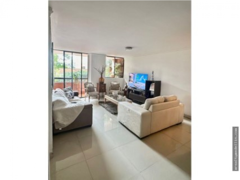 Apartamento en venta en El Poblado, Medellín · foto 2 de 19