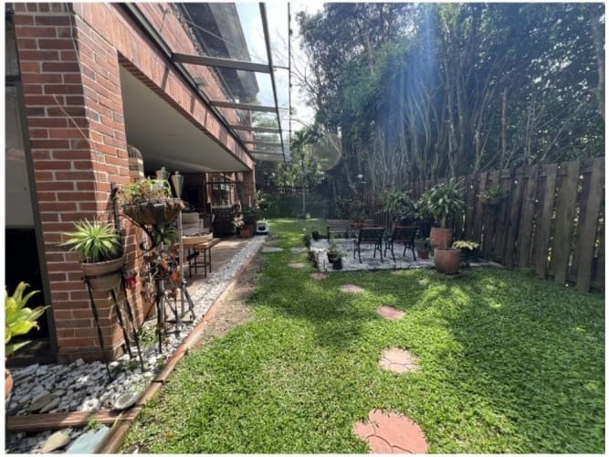 Casa de 5 alcobas en venta en Loma Benedictinos, Envigado, 364 m² · foto 4 de 24