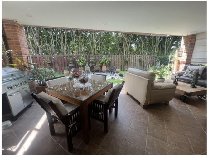 Casa de 5 alcobas en venta en Loma Benedictinos, Envigado, 364 m² · foto 8 de 24