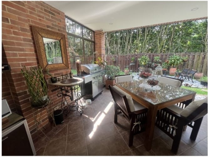 Casa de 5 alcobas en venta en Loma Benedictinos, Envigado, 364 m² · foto 9 de 24