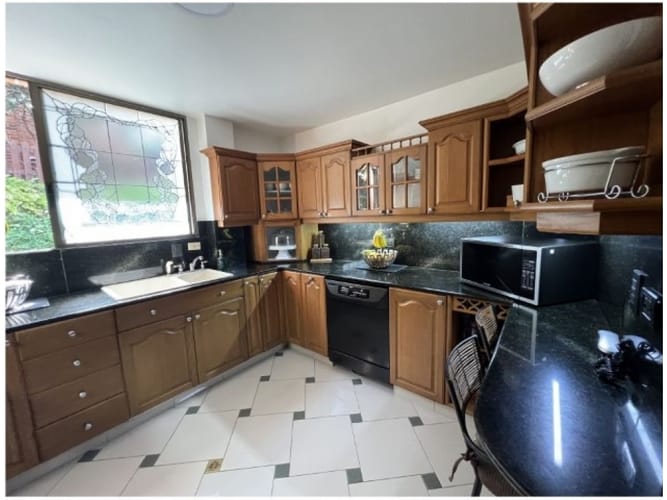 Casa de 5 alcobas en venta en Loma Benedictinos, Envigado, 364 m² · foto 12 de 24