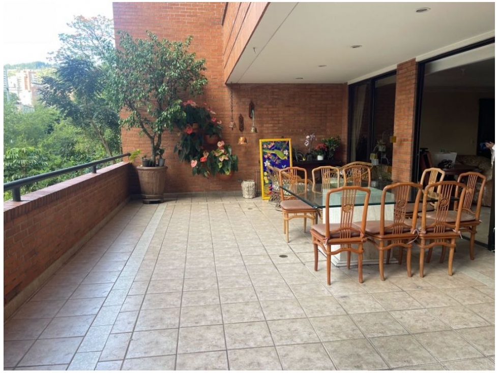 Apartamento en venta en El Poblado, Medellín · foto 2 de 18
