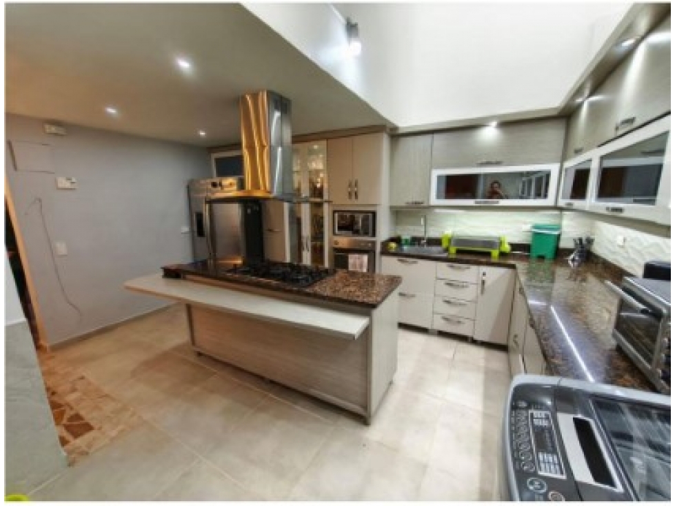 Casa de 4 alcobas en venta en El Poblado, Medellín, 150 m² · foto 2 de 12