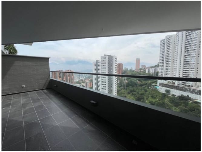 Apartamento de 3 alcobas en venta en El Poblado, Medellín, 98 m² · foto 2 de 9