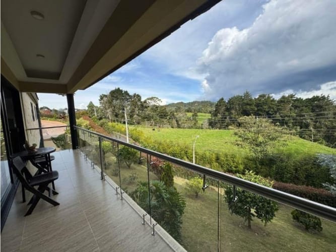 Casa de 5 alcobas en venta en Las Palmas, Envigado, 411 m² · foto 4 de 15