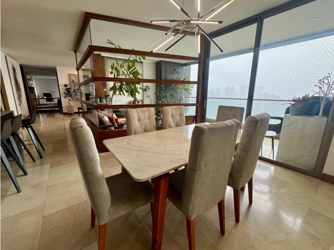 Apartamento de 3 alcobas en venta en Altos Del Poblado, Medellín, 232 m² · foto 4 de 16