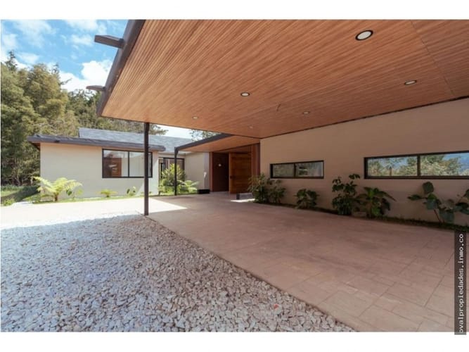 Casa de 6 alcobas en venta en Guamito, La Ceja, 580 m² · foto 4 de 24