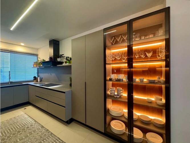 Apartamento de 3 alcobas en venta en Altos Del Poblado, Medellín, 232 m² · foto 5 de 16