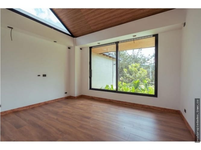 Casa de 6 alcobas en venta en Guamito, La Ceja, 580 m² · foto 8 de 24