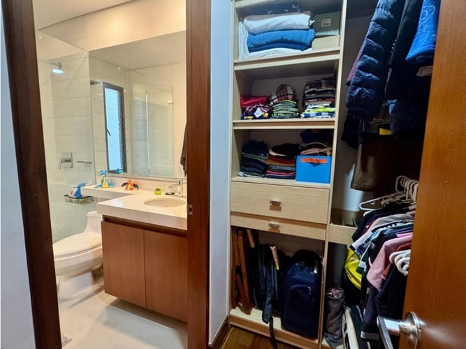 Apartamento de 3 alcobas en venta en Altos Del Poblado, Medellín, 232 m² · foto 11 de 16