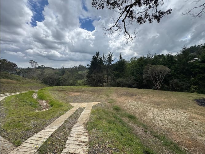 Lote en venta en Mampuesto, Rionegro, 2530 m² · foto 2 de 10