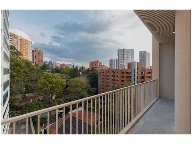 Apartamento de 2 alcobas en venta en Las Lomas, Medellín, 186 m² · foto 2 de 13