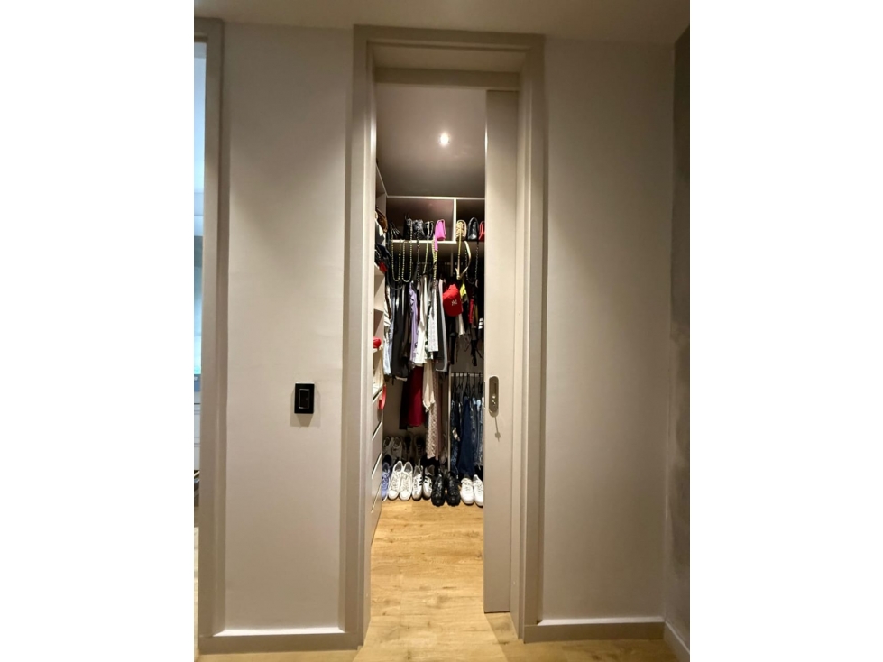 Apartamento en venta en Altos Del Poblado, Medellín · foto 6 de 18