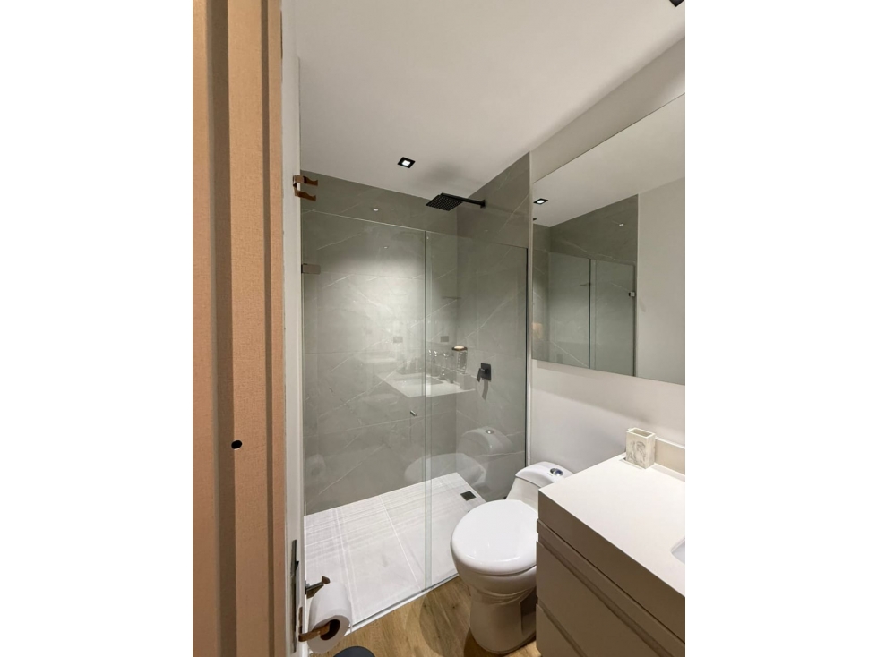 Apartamento en venta en Altos Del Poblado, Medellín · foto 8 de 18