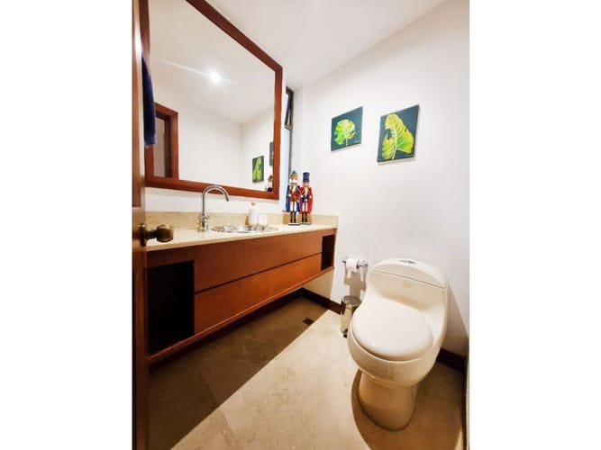 Apartamento de 3 alcobas en venta en Los Naranjos, Medellín, 235 m² · foto 4 de 15