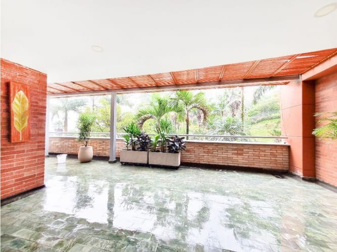 Apartamento de 3 alcobas en venta en Los Naranjos, Medellín, 235 m² · foto 5 de 15
