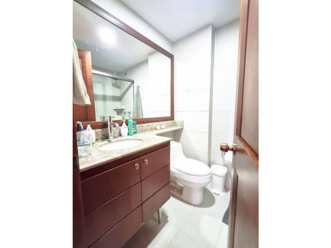 Apartamento de 3 alcobas en venta en Los Naranjos, Medellín, 235 m² · foto 10 de 15