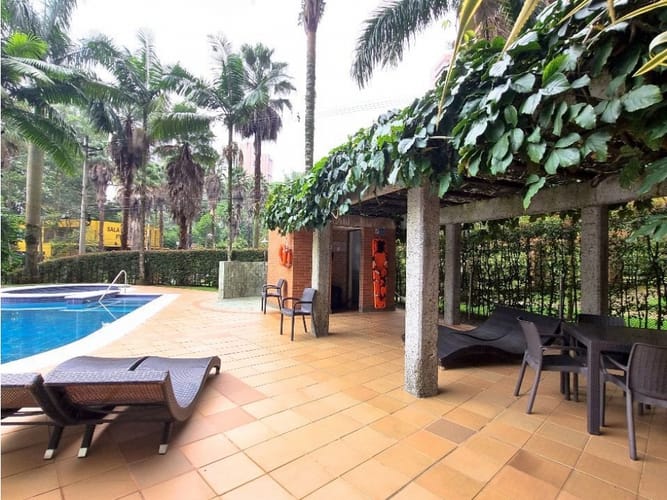 Apartamento de 3 alcobas en venta en Los Naranjos, Medellín, 235 m² · foto 12 de 15