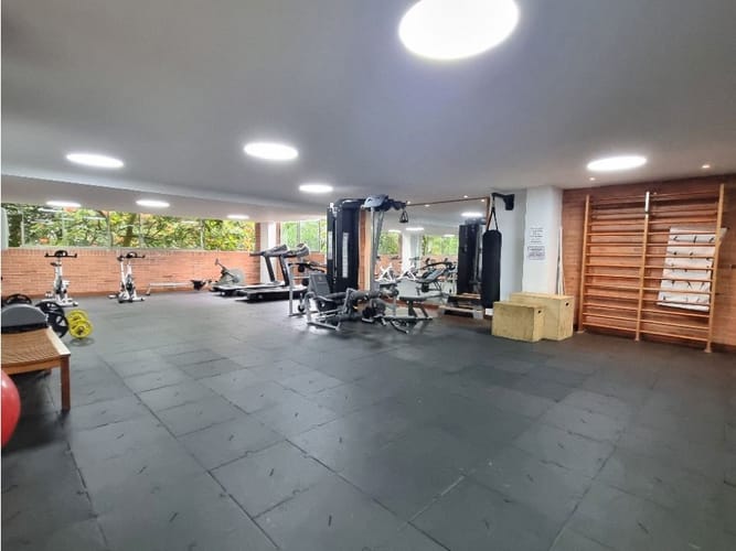 Apartamento de 3 alcobas en venta en Los Naranjos, Medellín, 235 m² · foto 13 de 15