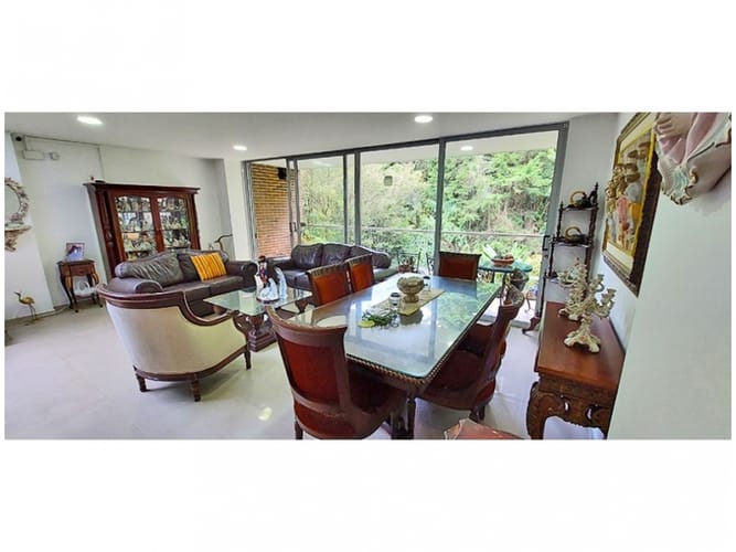 Casa de 3 alcobas en venta en Montessori, Medellín, 285 m² · foto 3 de 17