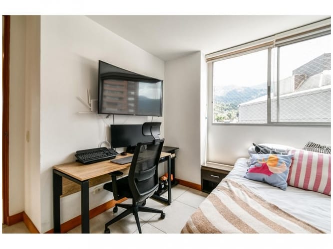 Apartamento de 3 alcobas en venta en Loma Del Esmeraldal, Medellín, 110 m² · foto 16 de 18