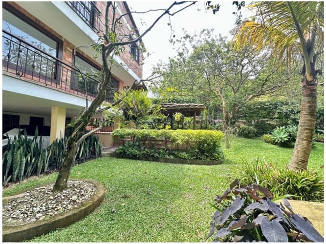 Casa de 3 alcobas en venta en Alto De Las Flores, Sabaneta, 362 m² · foto 2 de 24