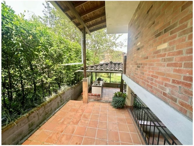 Casa de 3 alcobas en venta en Alto De Las Flores, Sabaneta, 362 m² · foto 3 de 24