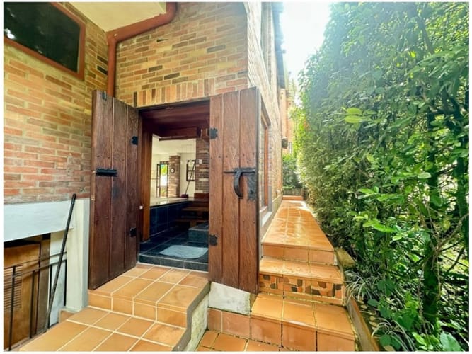 Casa de 3 alcobas en venta en Alto De Las Flores, Sabaneta, 362 m² · foto 4 de 24