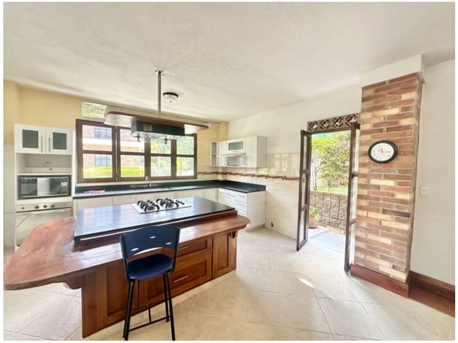 Casa de 3 alcobas en venta en Alto De Las Flores, Sabaneta, 362 m² · foto 8 de 24