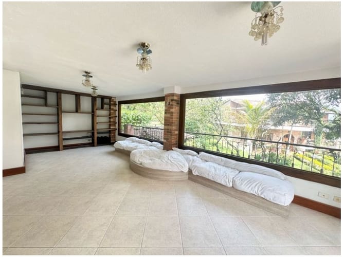 Casa de 3 alcobas en venta en Alto De Las Flores, Sabaneta, 362 m² · foto 11 de 24