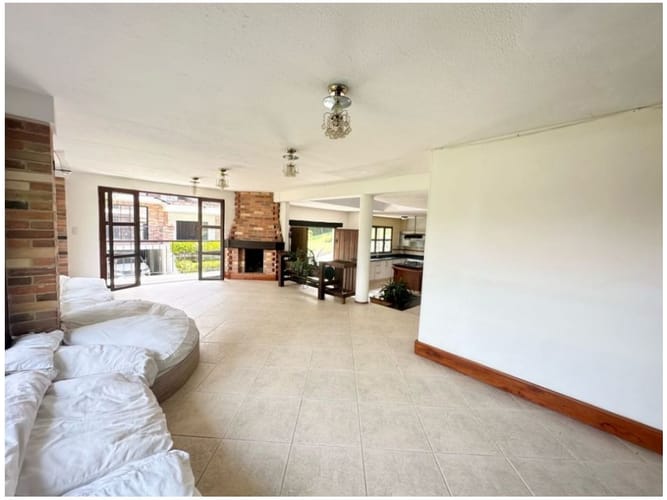 Casa de 3 alcobas en venta en Alto De Las Flores, Sabaneta, 362 m² · foto 12 de 24